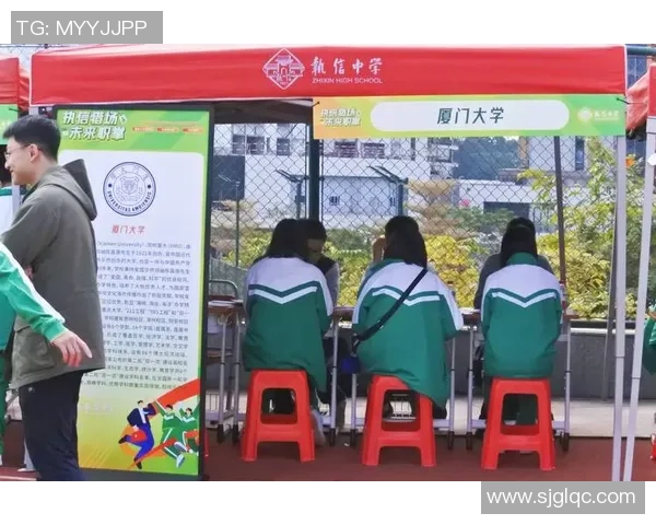 托马足球：从青涩少年到职业球员的成长之路与梦想追逐