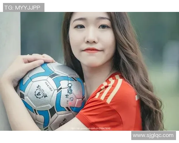 日本足球宝贝遭遇意外事件引发热议球迷反应不一